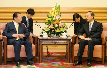China, Japan agree to improve bilateral ties - ảnh 1